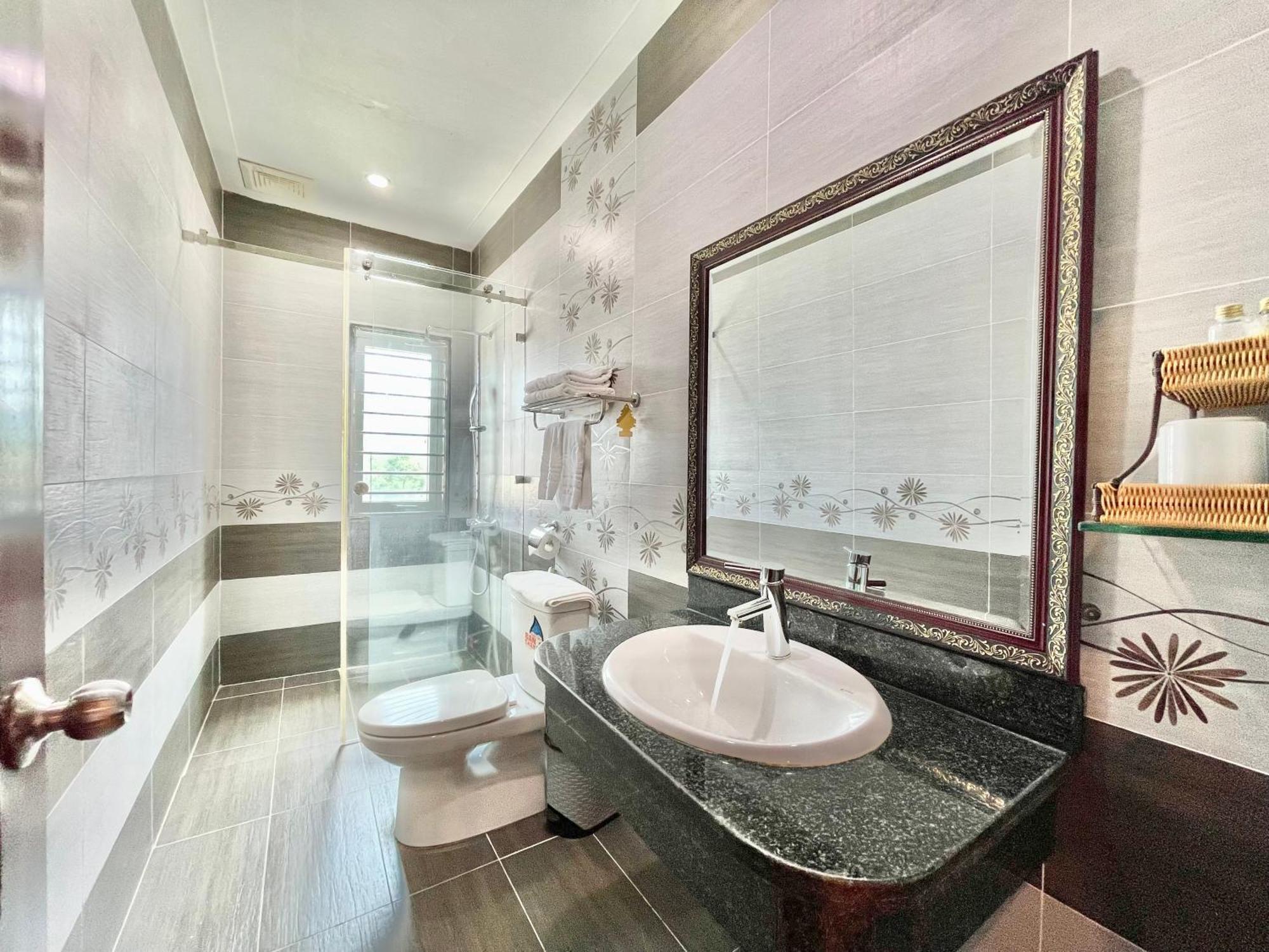 Long Bao Chau Hotel Thu Dau Mot Екстериор снимка