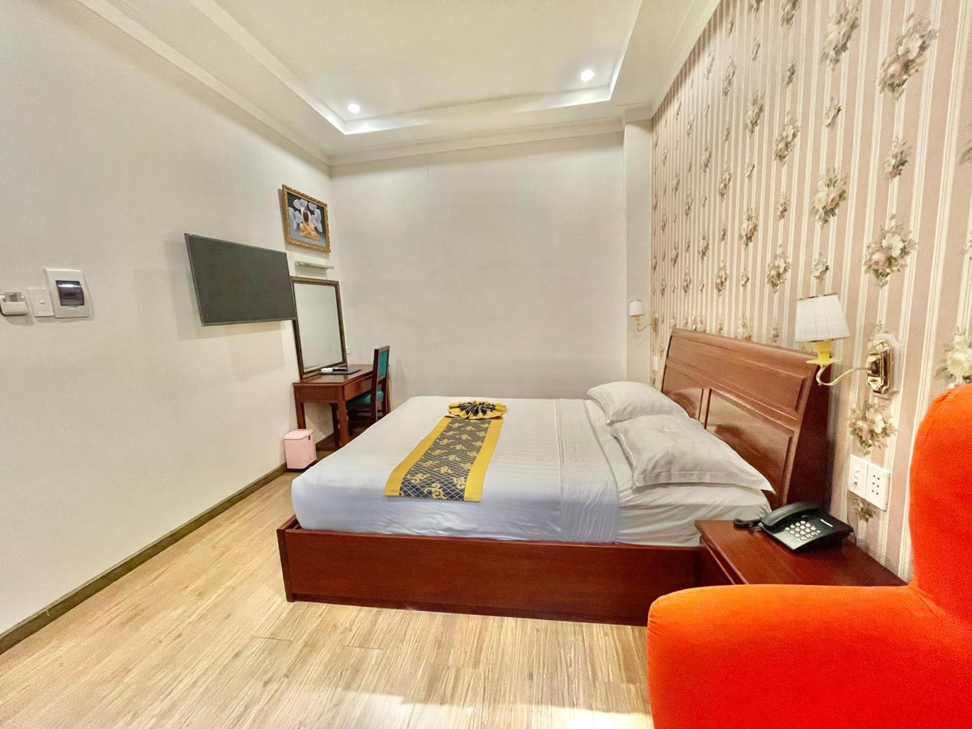 Long Bao Chau Hotel Thu Dau Mot Екстериор снимка