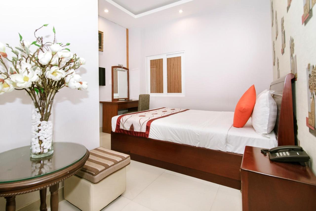 Long Bao Chau Hotel Thu Dau Mot Екстериор снимка